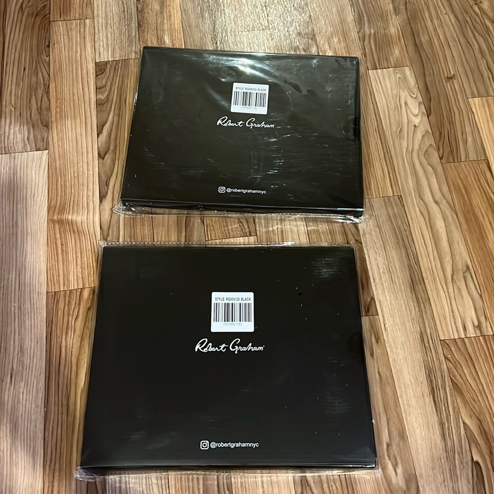 NEW in box! Robert Graham power port charging station